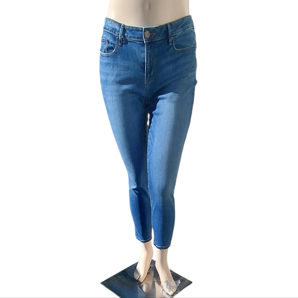 7022A -Women's Loft Outlet Skinny Jeans Size 12, 32"W, 26"Inseam, 9 1/2" Rise,